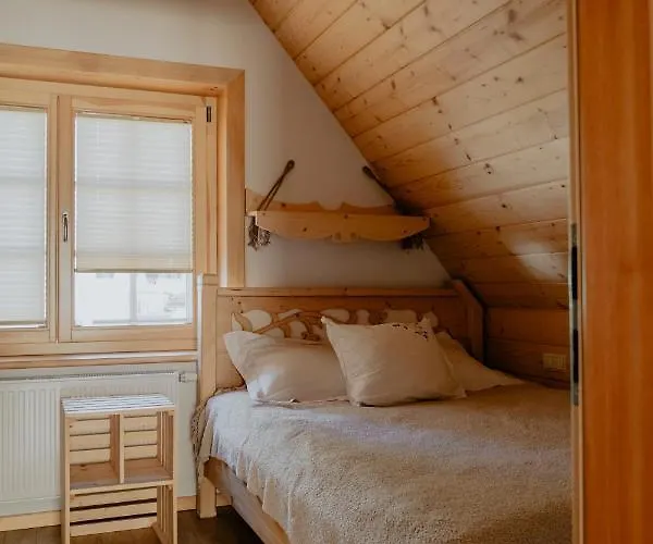 Biolo I Corno Izba Mountain كوشتيليسكا